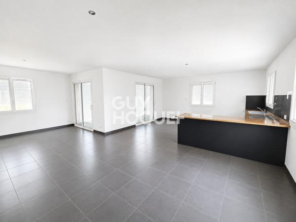 Ensemble immobilier de 156 m² avec entrepôt d'environ 400 m²