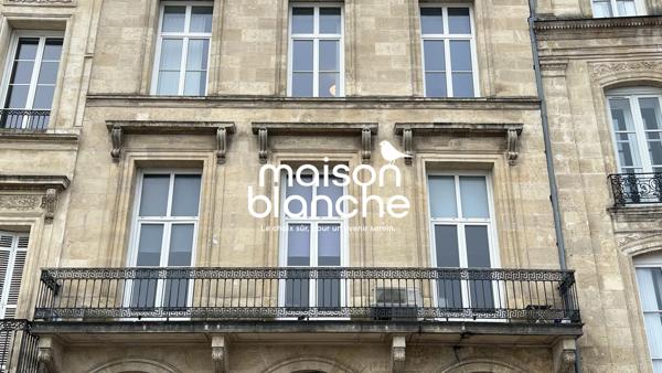 BORDEAUX QUAI DES CHARTRONS:2 PIECES AVEC BALCON ET PARKING!