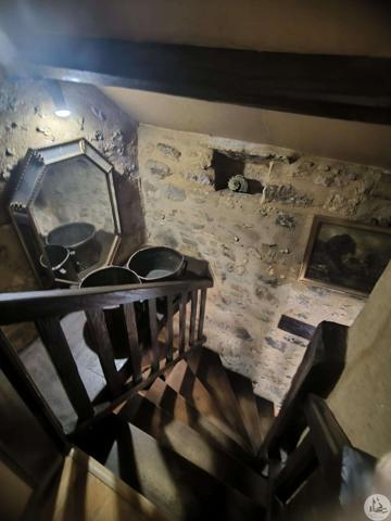 Ensemble de caractère avec gîte