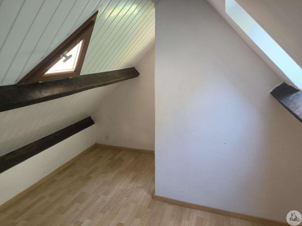 Ensemble de caractère avec gîte