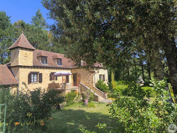Ensemble de caractère avec gîte