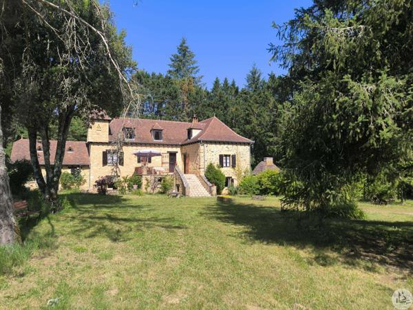 Ensemble de caractère avec gîte