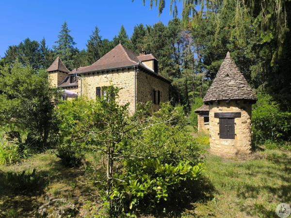 Ensemble de caractère avec gîte