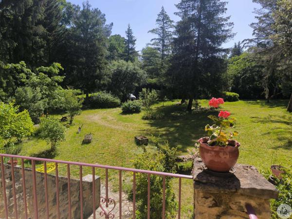 Ensemble de caractère avec gîte
