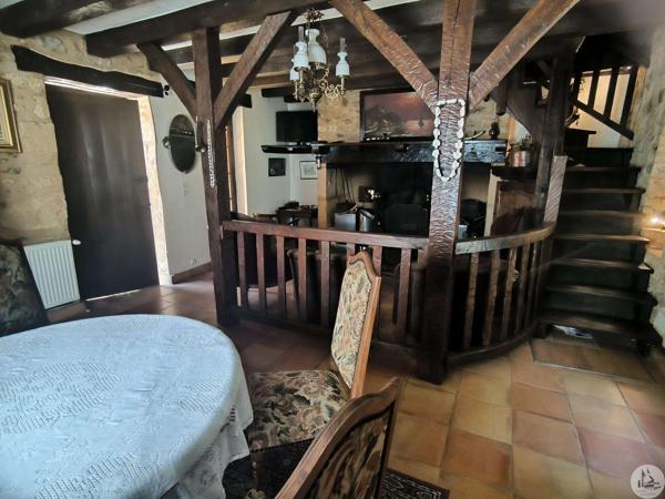 Ensemble de caractère avec gîte