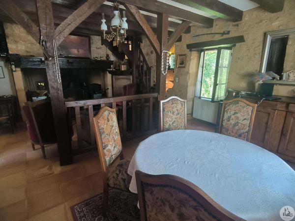 Ensemble de caractère avec gîte