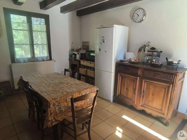 Ensemble de caractère avec gîte