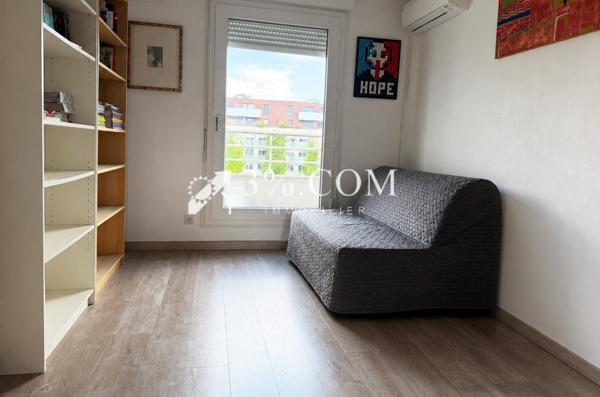 Appartement
                                                                                                                                                                                                                                                                                                                        5 pièce(s)                                                                                                                                                                                                          4 chambre(s)                                                                                                                                                                                                          160.29  m²