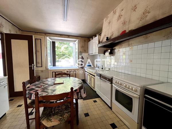 MAISON DE CARACTÈRE À RÉINVENTER AU COEUR DE LA CAMPAGNE CORRÉZIENNE.