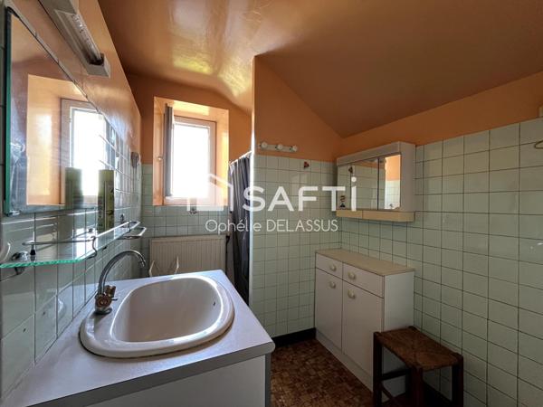 MAISON DE CARACTÈRE À RÉINVENTER AU COEUR DE LA CAMPAGNE CORRÉZIENNE.