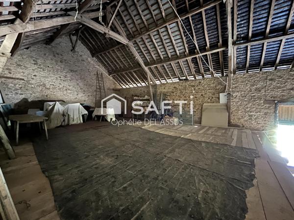 MAISON DE CARACTÈRE À RÉINVENTER AU COEUR DE LA CAMPAGNE CORRÉZIENNE.