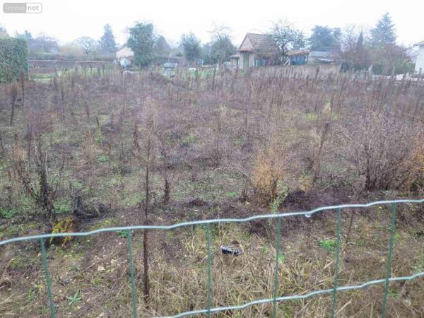 Terrain à Batir à vendre à Pleumartin dans la Vienne (86450), ref : 86024-TB01700   
Centre-bourg