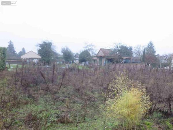 Terrain à Batir à vendre à Pleumartin dans la Vienne (86450), ref : 86024-TB01700   
Centre-bourg
