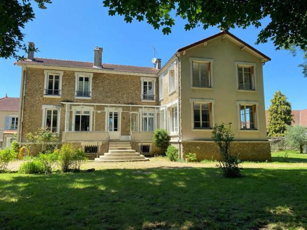 Maison à vendre    6 pièces • 241 m2 Mandres-les-Roses