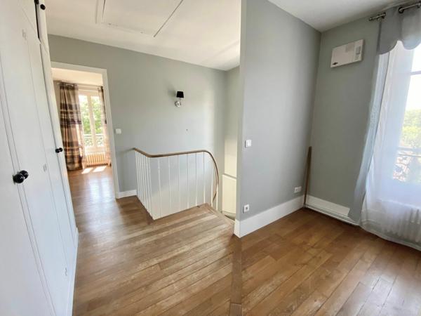 Maison à vendre    6 pièces • 241 m2 Mandres-les-Roses