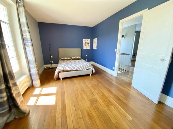 Maison à vendre    6 pièces • 241 m2 Mandres-les-Roses