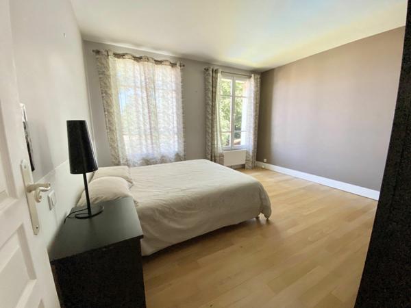 Maison à vendre    6 pièces • 241 m2 Mandres-les-Roses