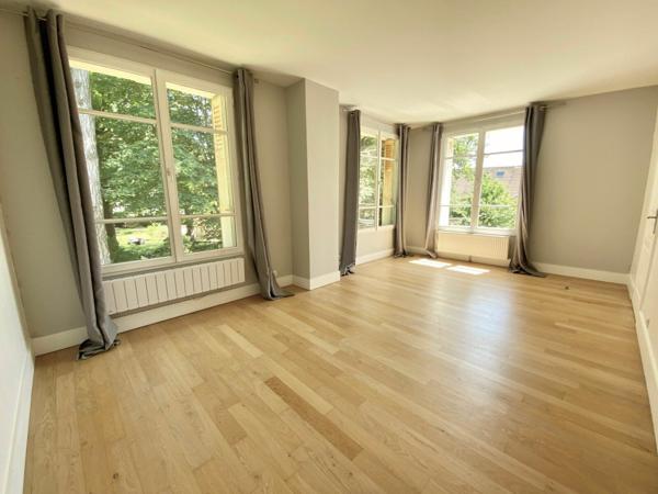 Maison à vendre    6 pièces • 241 m2 Mandres-les-Roses