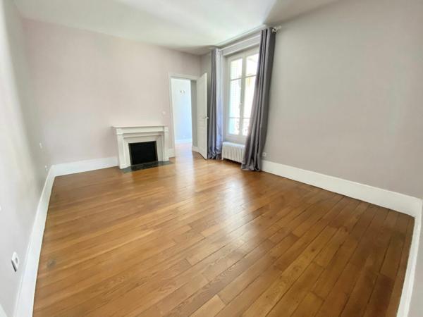 Maison à vendre    6 pièces • 241 m2 Mandres-les-Roses