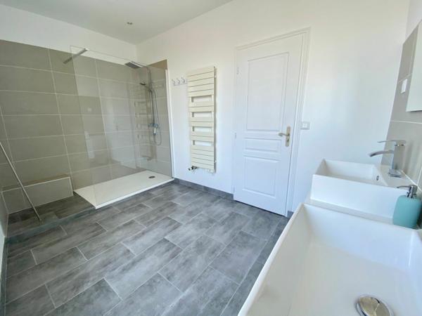 Maison à vendre    6 pièces • 241 m2 Mandres-les-Roses