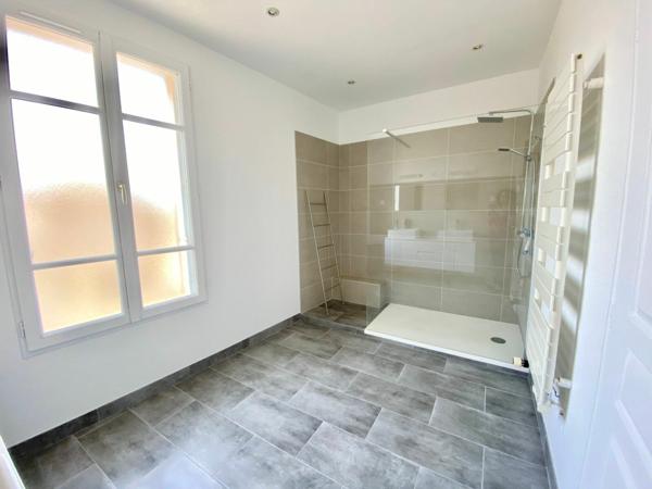 Maison à vendre    6 pièces • 241 m2 Mandres-les-Roses