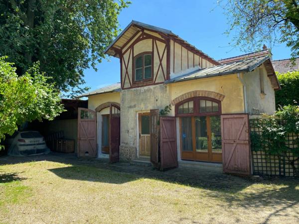 Maison à vendre    6 pièces • 241 m2 Mandres-les-Roses