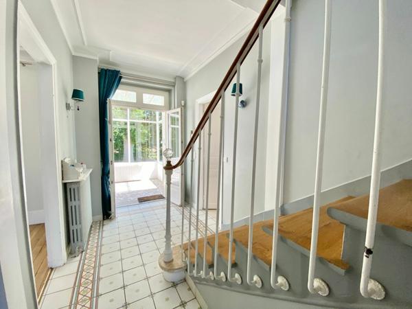 Maison à vendre    6 pièces • 241 m2 Mandres-les-Roses
