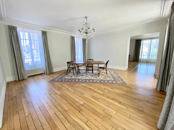 Maison à vendre    6 pièces • 241 m2 Mandres-les-Roses