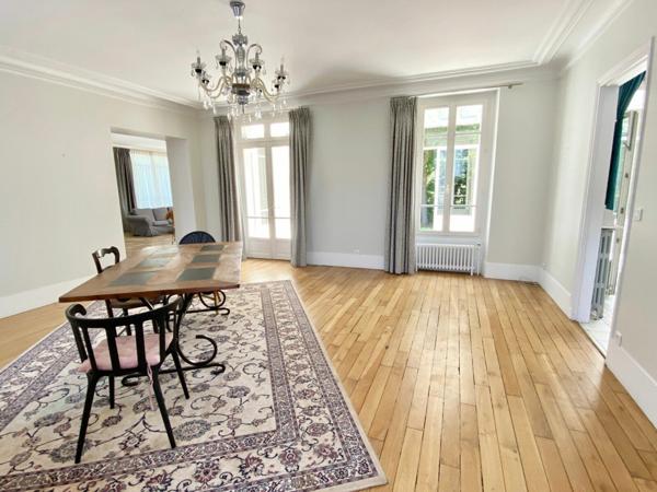 Maison à vendre    6 pièces • 241 m2 Mandres-les-Roses