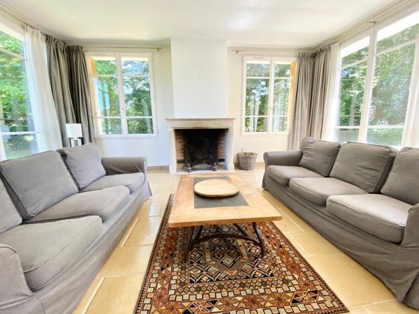 Maison à vendre    6 pièces • 241 m2 Mandres-les-Roses