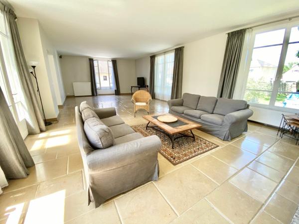 Maison à vendre    6 pièces • 241 m2 Mandres-les-Roses