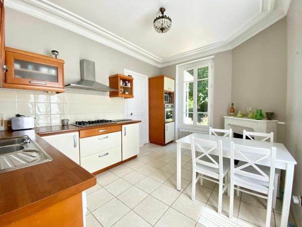 Maison à vendre    6 pièces • 241 m2 Mandres-les-Roses