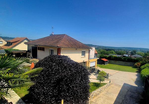 Maison familiale  de 180 m² , en  deux logements et vue dégagée sur la Côte Fleurie