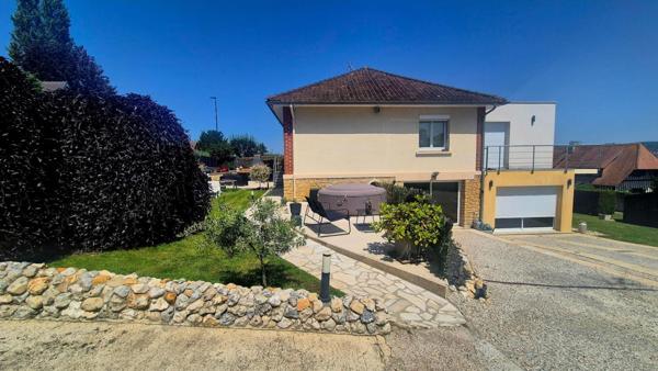 Maison familiale  de 180 m² , en  deux logements et vue dégagée sur la Côte Fleurie