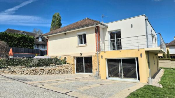 Maison familiale  de 180 m² , en  deux logements et vue dégagée sur la Côte Fleurie