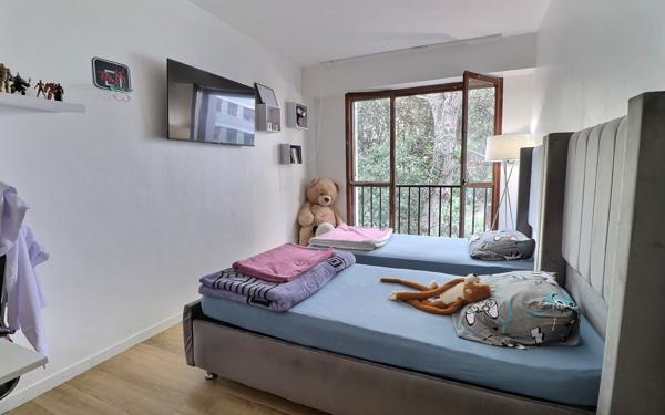 Appartement à vendre    4 pièces • 77,75 m2 Marseille 13