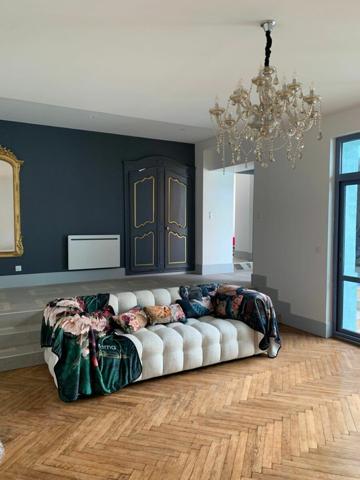 Maison à louer    6 pièces •  Grenade