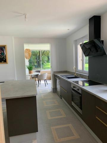 Maison à louer    6 pièces •  Grenade