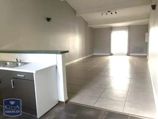 Appartement à louer 3 pièces 107.6m²