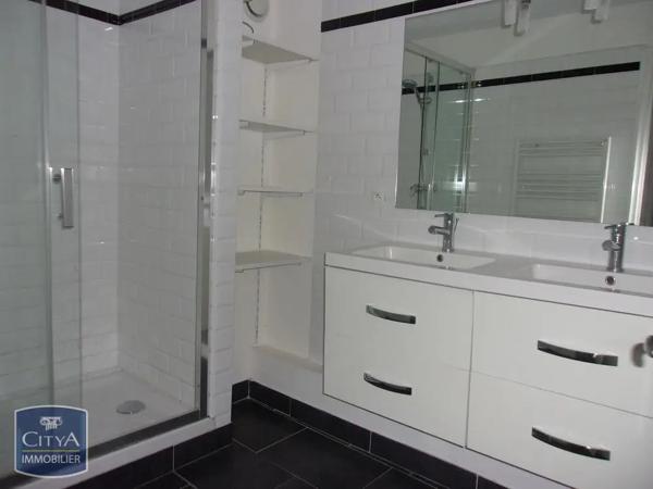 Appartement à louer 3 pièces 107.6m²