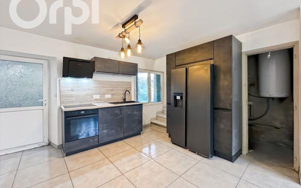 Appartement à louer    4 pièces •  Lachapelle-sous-Aubenas