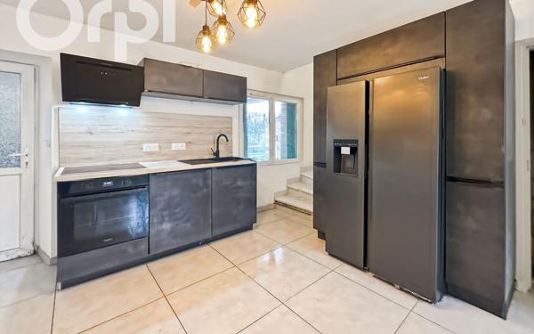 Appartement à louer    4 pièces •  Lachapelle-sous-Aubenas