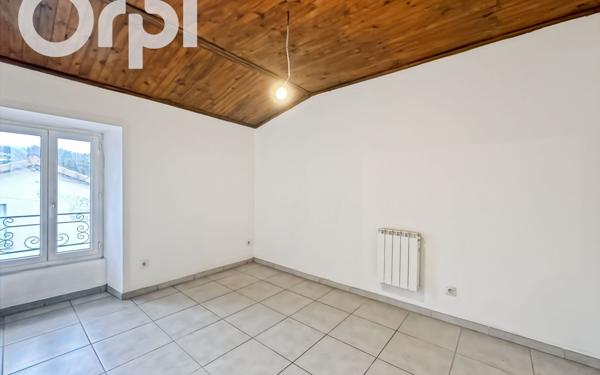 Appartement à louer    4 pièces •  Lachapelle-sous-Aubenas