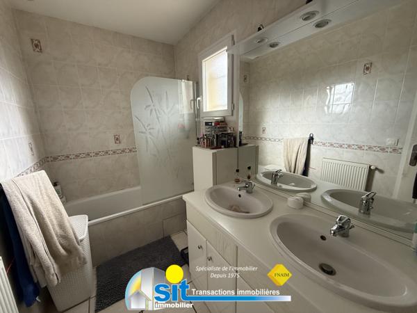 Villa100m² habitables avec piscine - CHONAS L'AMBALLAN