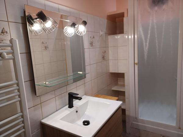 Type 2 meublé très bon état rue des Frères Delmas Aurillac Détails des diagnostics énergétiques