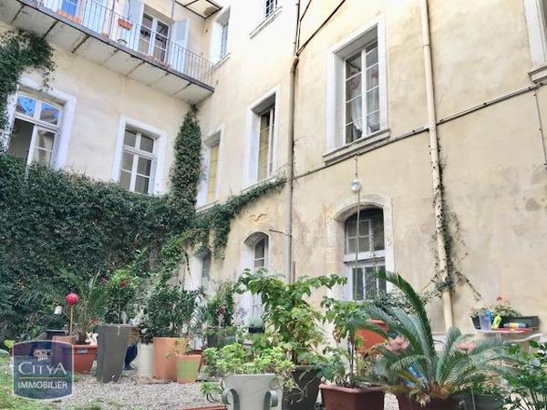 Immeuble à vendre 866m²