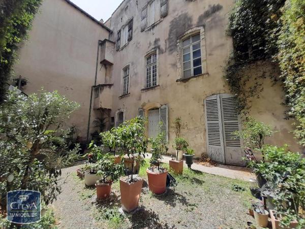 Immeuble à vendre 866m²