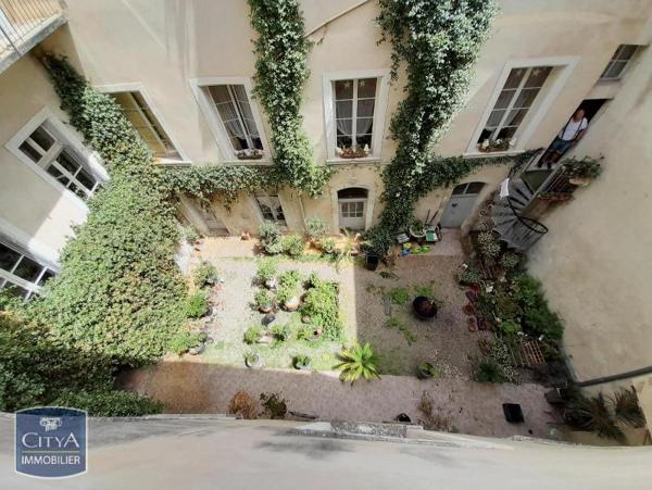 Immeuble à vendre 866m²