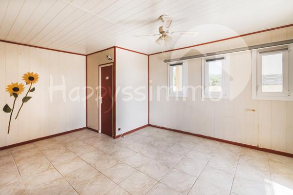 Studio
                                                                                                                                                                                                                                                                                                                        1 pièce(s)                                                                                                                                                                                                                                                                                                                              25.61  m²