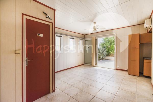 Studio
                                                                                                                                                                                                                                                                                                                        1 pièce(s)                                                                                                                                                                                                                                                                                                                              25.61  m²